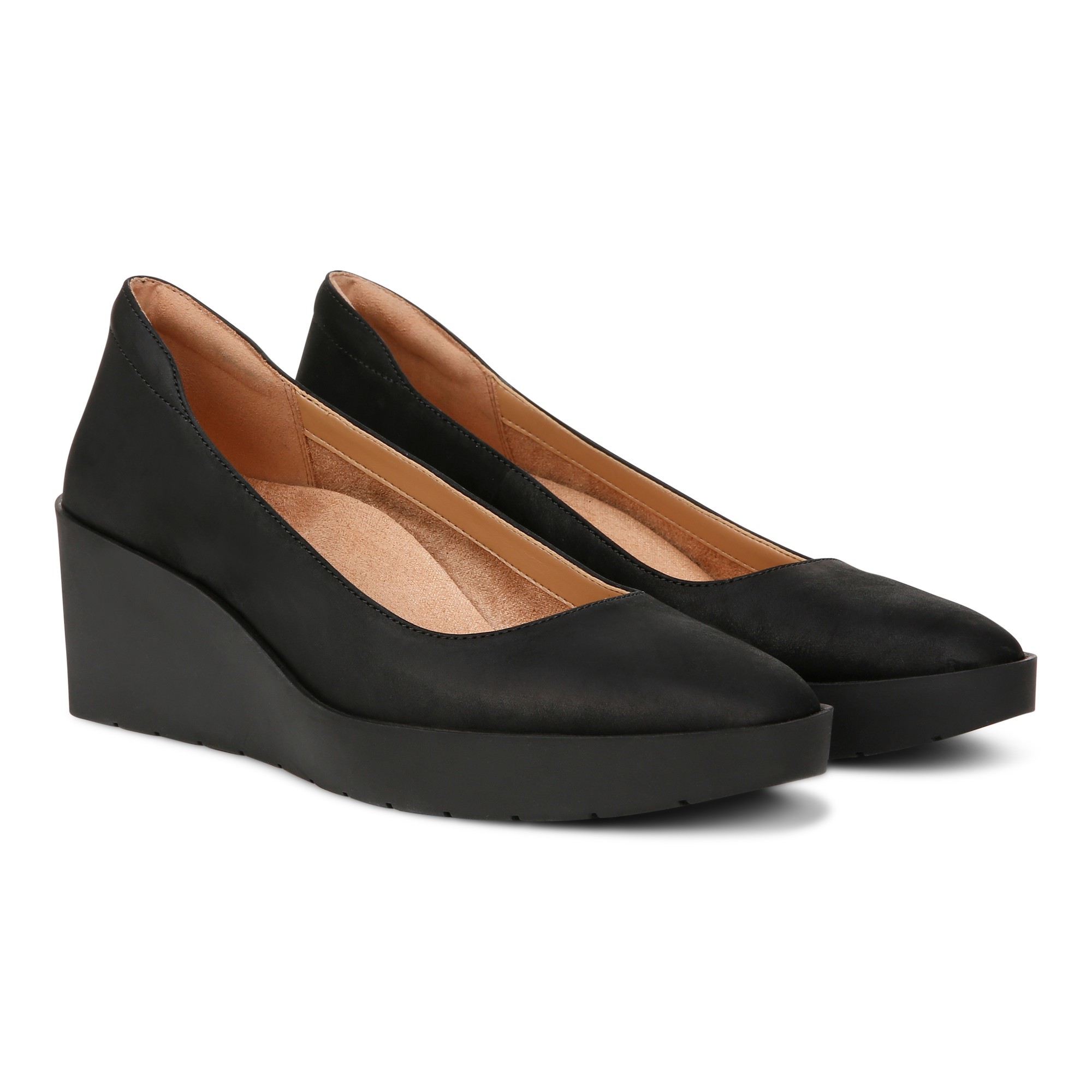 Does the Vionic Sereno Women's Wedge Heel Comfort Pump feature any technology for balance and pressure relief?