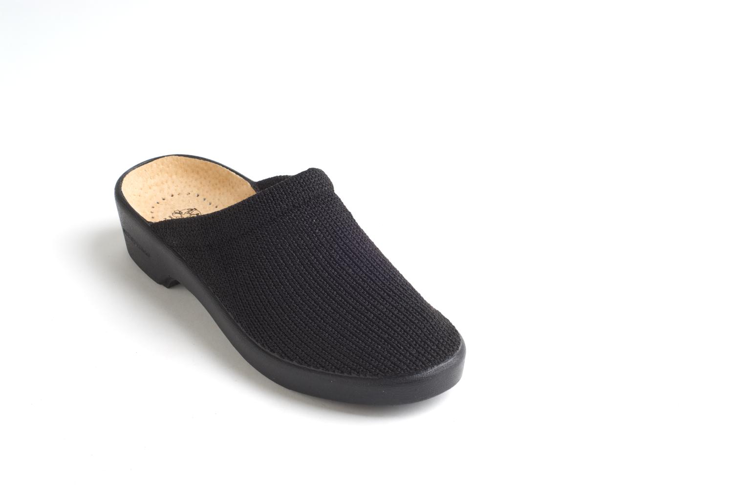 Do they run small? Can I get away with 7 or 8? My normal closed shoes are 8 1/2