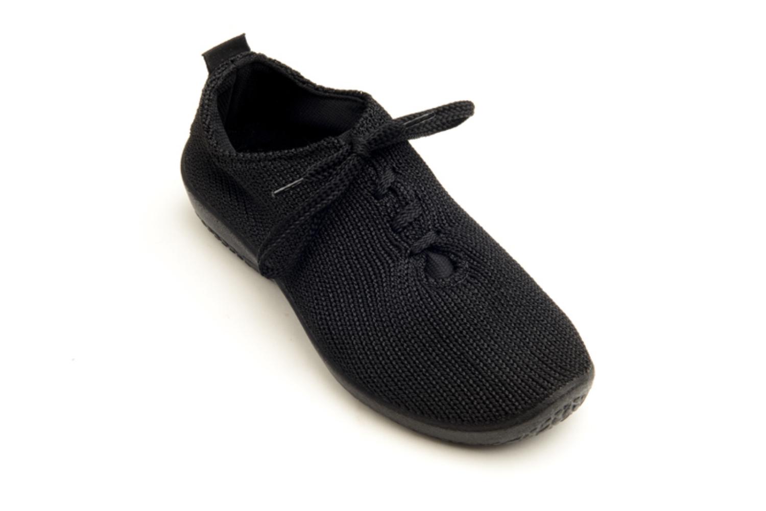 Is the inner removable lining with a bump at the toes