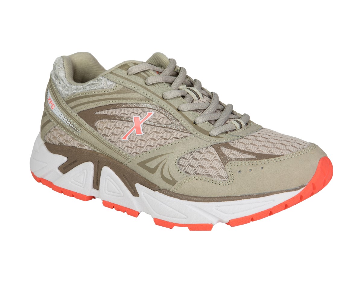 Can the Genesis shoe by Xelero XPS Men handle various terrains?