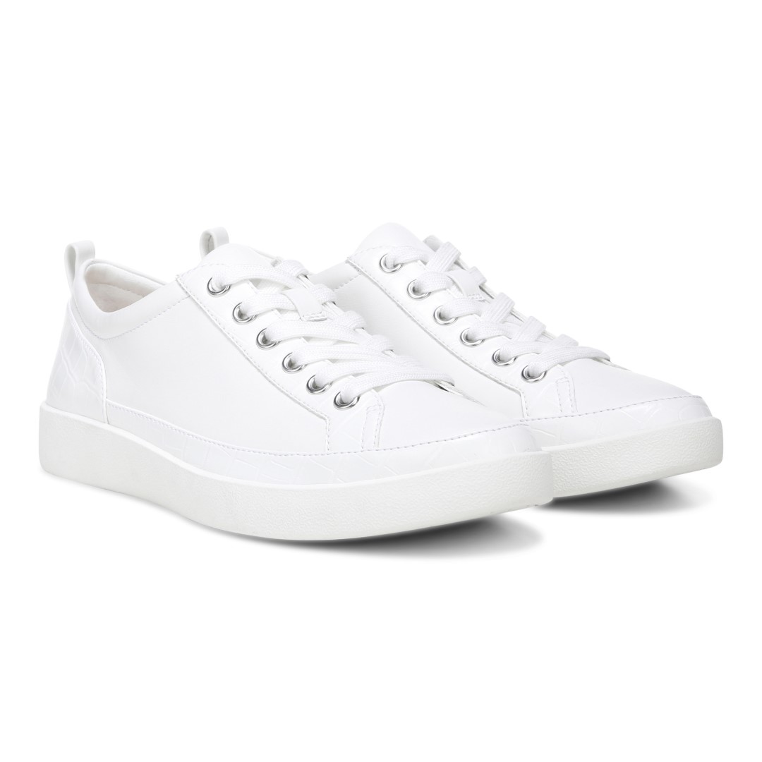 Is there a specific way to break in the Vionic Winny sneaker for comfort?