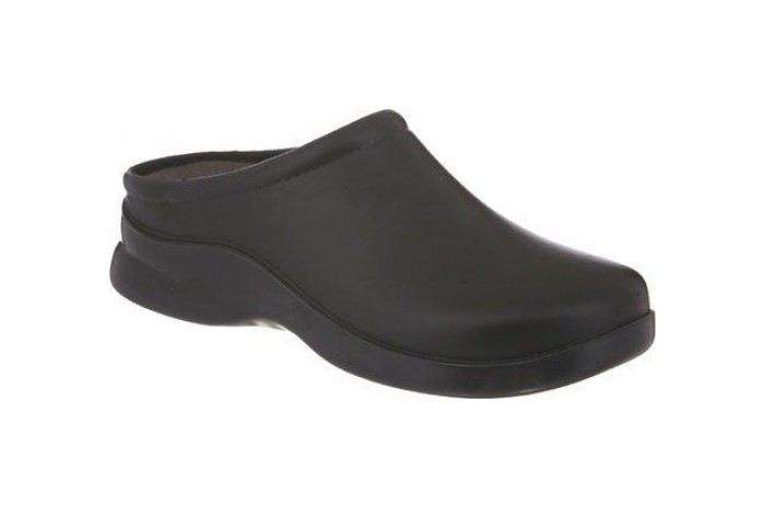 I don’t want rocker bottom, do they have it, hopefully not. Are the heels regular clog height